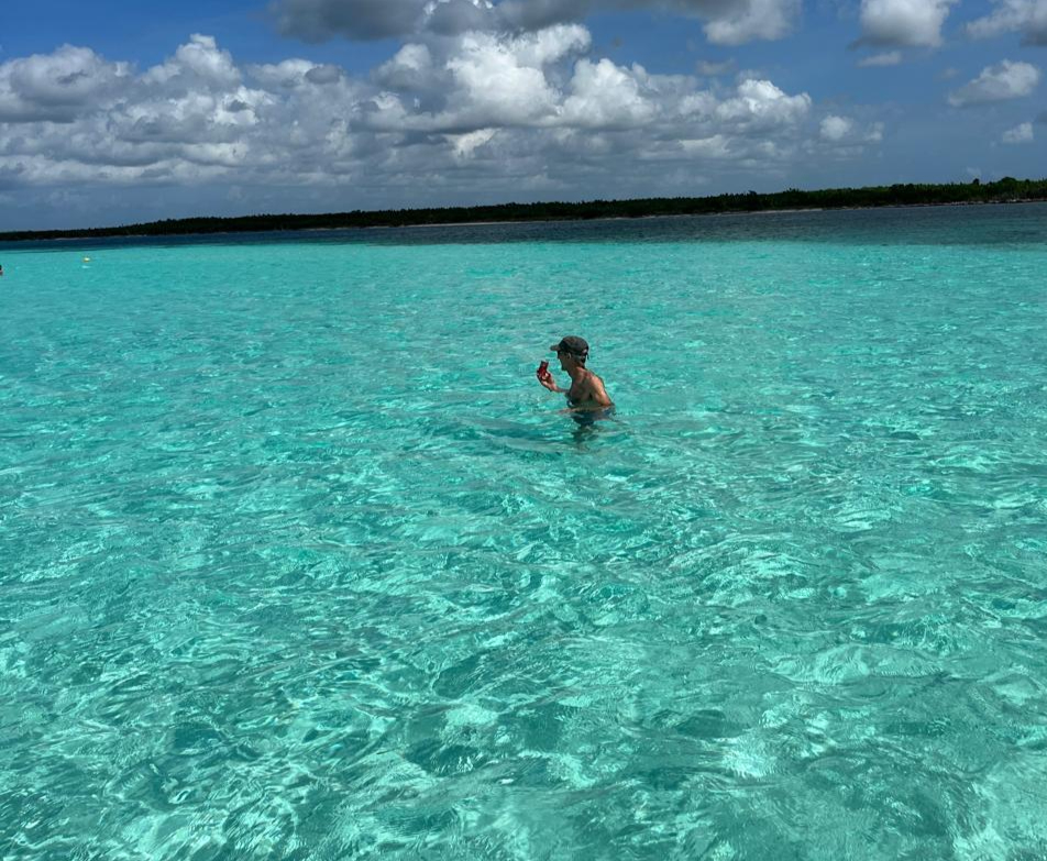 Divers in a turquoise Cozumel lagoon
